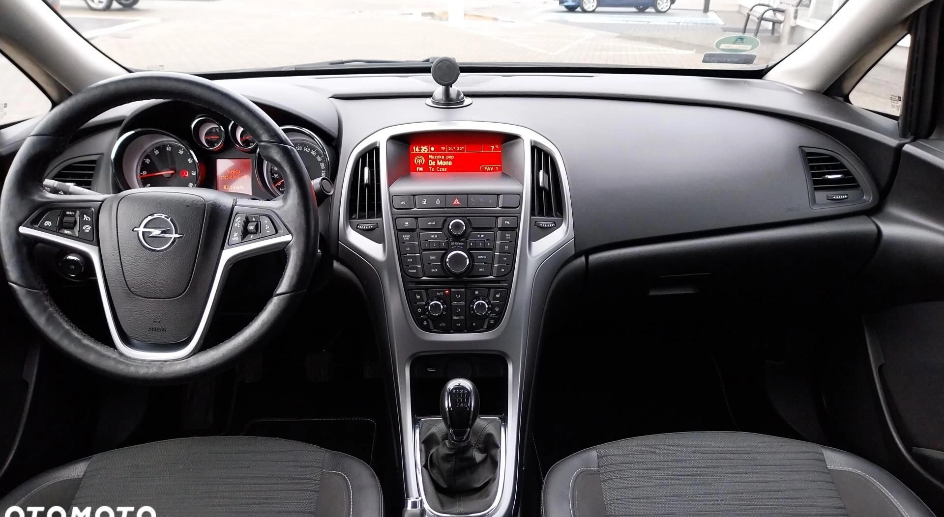 Opel Astra cena 39700 przebieg: 194300, rok produkcji 2017 z Różan małe 172